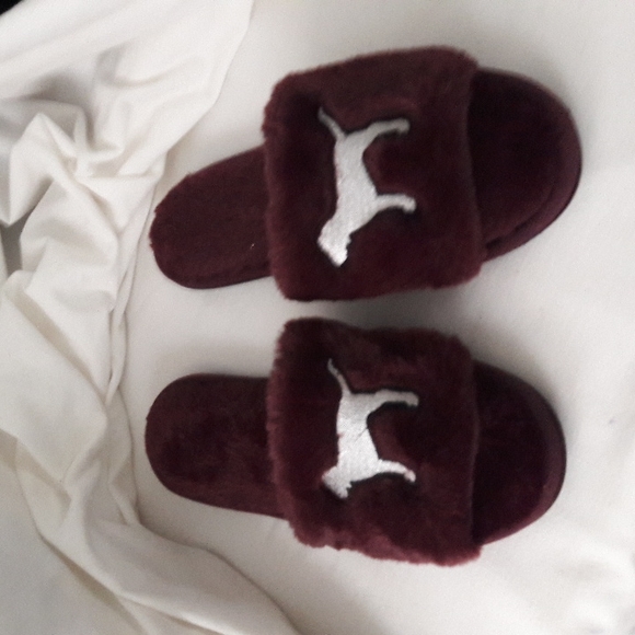 Pink Victoria Secret Slides Purple Fur Silver Dog House Slippers New nev… - Picture 1 of 4